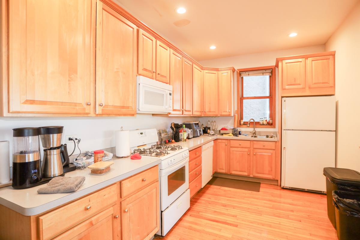 Apartment for rent at 1940 W Diversey #1W, Chicago, IL 60614