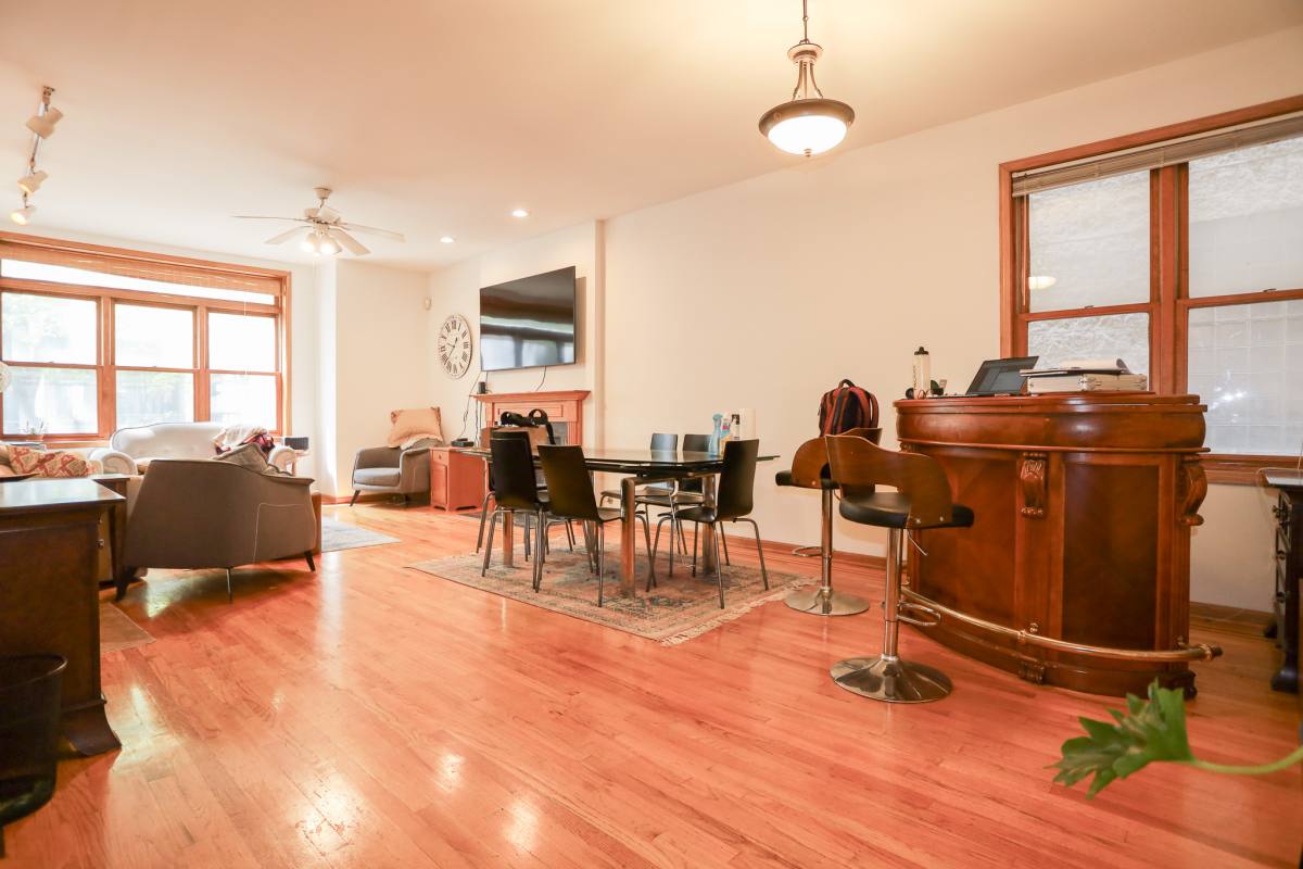 Apartment for rent at 1940 W Diversey #1W, Chicago, IL 60614