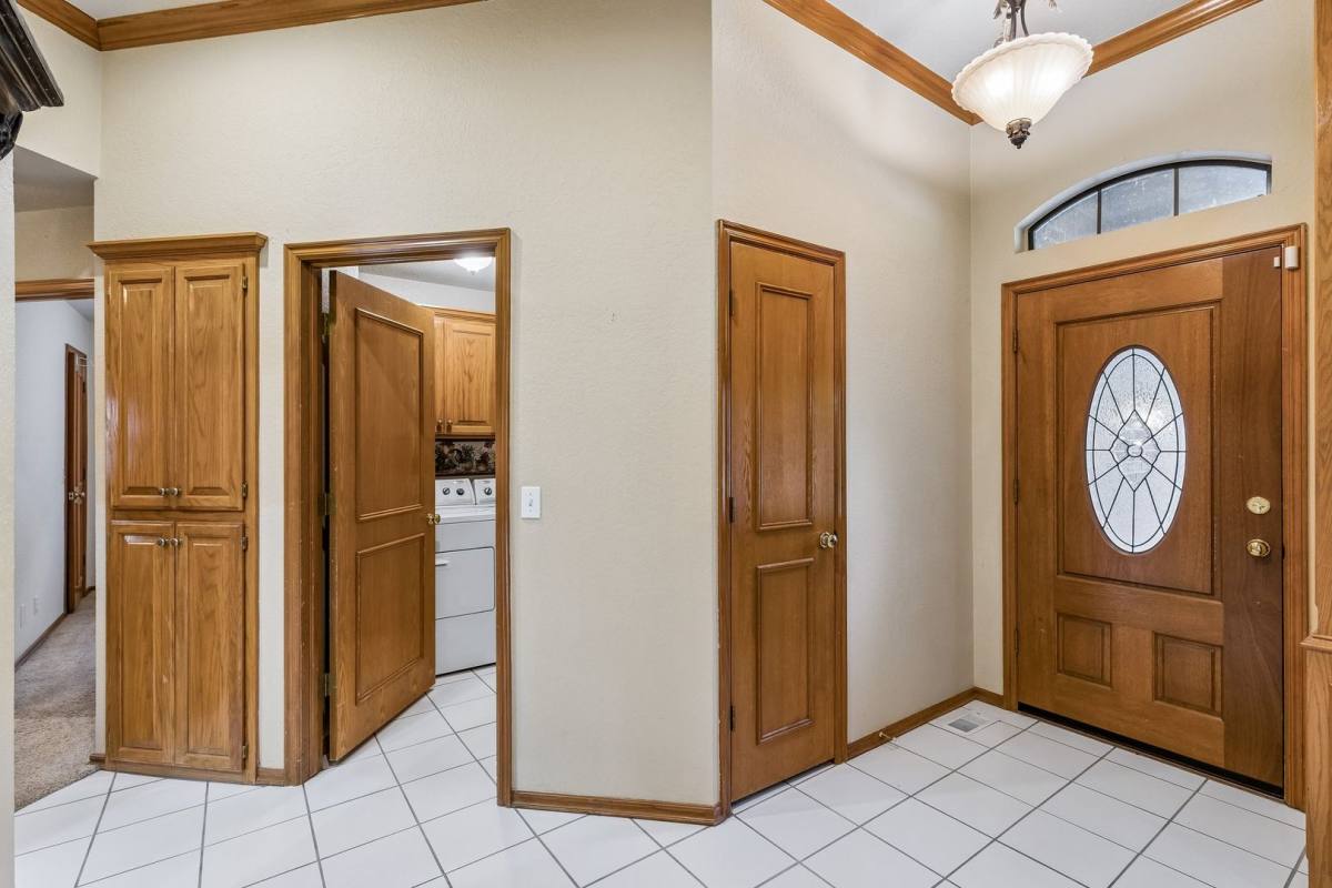 House for rent at 1820 Chelsea Dr, Edmond, OK 73013