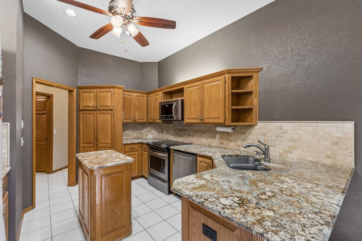 House for rent at 1820 Chelsea Dr, Edmond, OK 73013