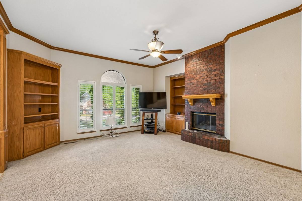 House for rent at 1820 Chelsea Dr, Edmond, OK 73013