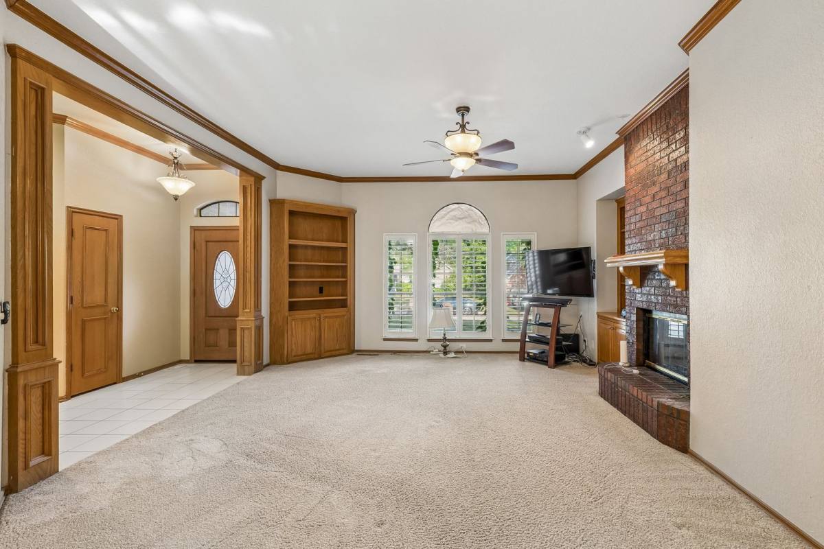 House for rent at 1820 Chelsea Dr, Edmond, OK 73013