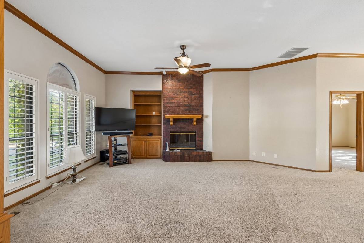 House for rent at 1820 Chelsea Dr, Edmond, OK 73013