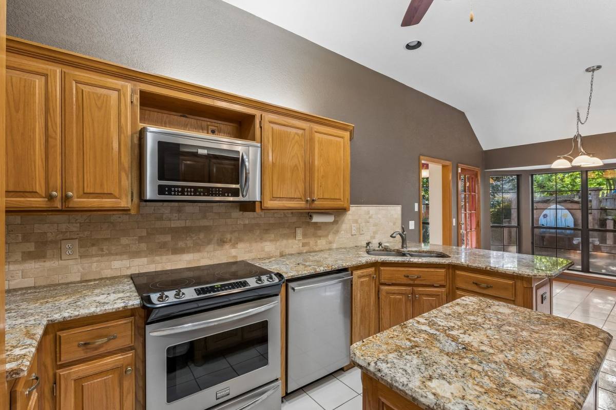 House for rent at 1820 Chelsea Dr, Edmond, OK 73013