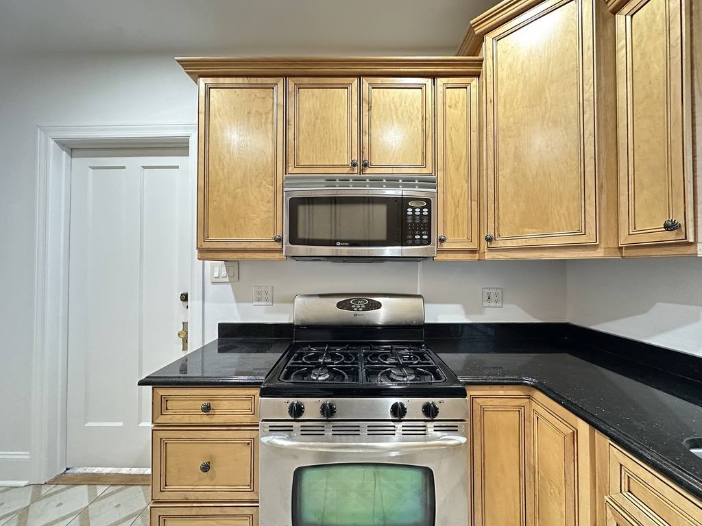Apartment for rent at 2611 611 Walnut #4, Chicago, IL 60661