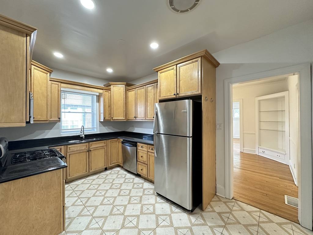 Apartment for rent at 2611 611 Walnut #4, Chicago, IL 60661
