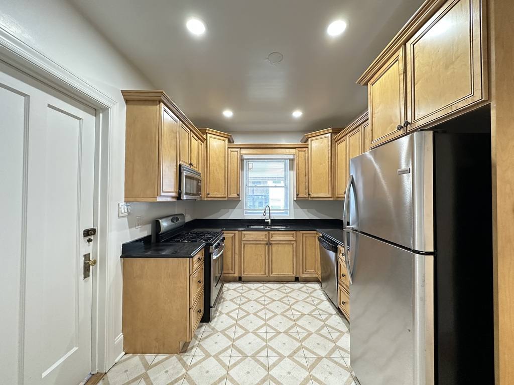 Apartment for rent at 2611 611 Walnut #4, Chicago, IL 60661