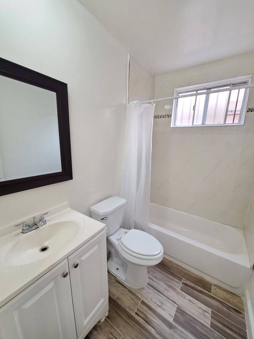 Apartment for rent at 822 N Mariposa Ave, Los Angeles, CA 90029