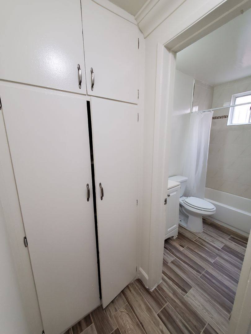 Apartment for rent at 822 N Mariposa Ave, Los Angeles, CA 90029