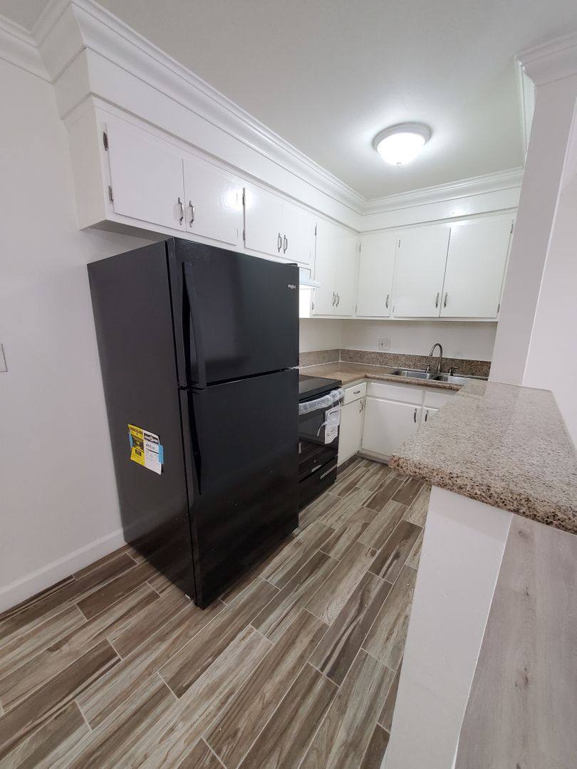 Apartment for rent at 822 N Mariposa Ave, Los Angeles, CA 90029