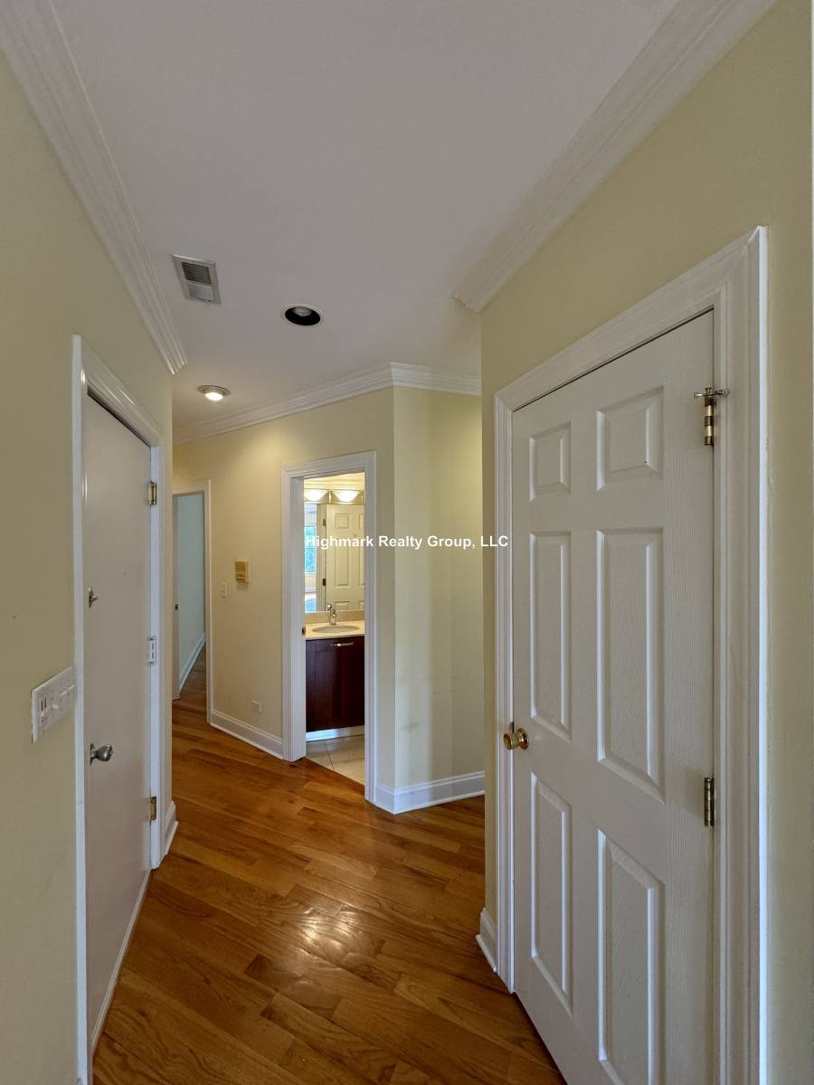 Condo for rent at 6935 N Oakley Ave #1T, Chicago, IL 60645