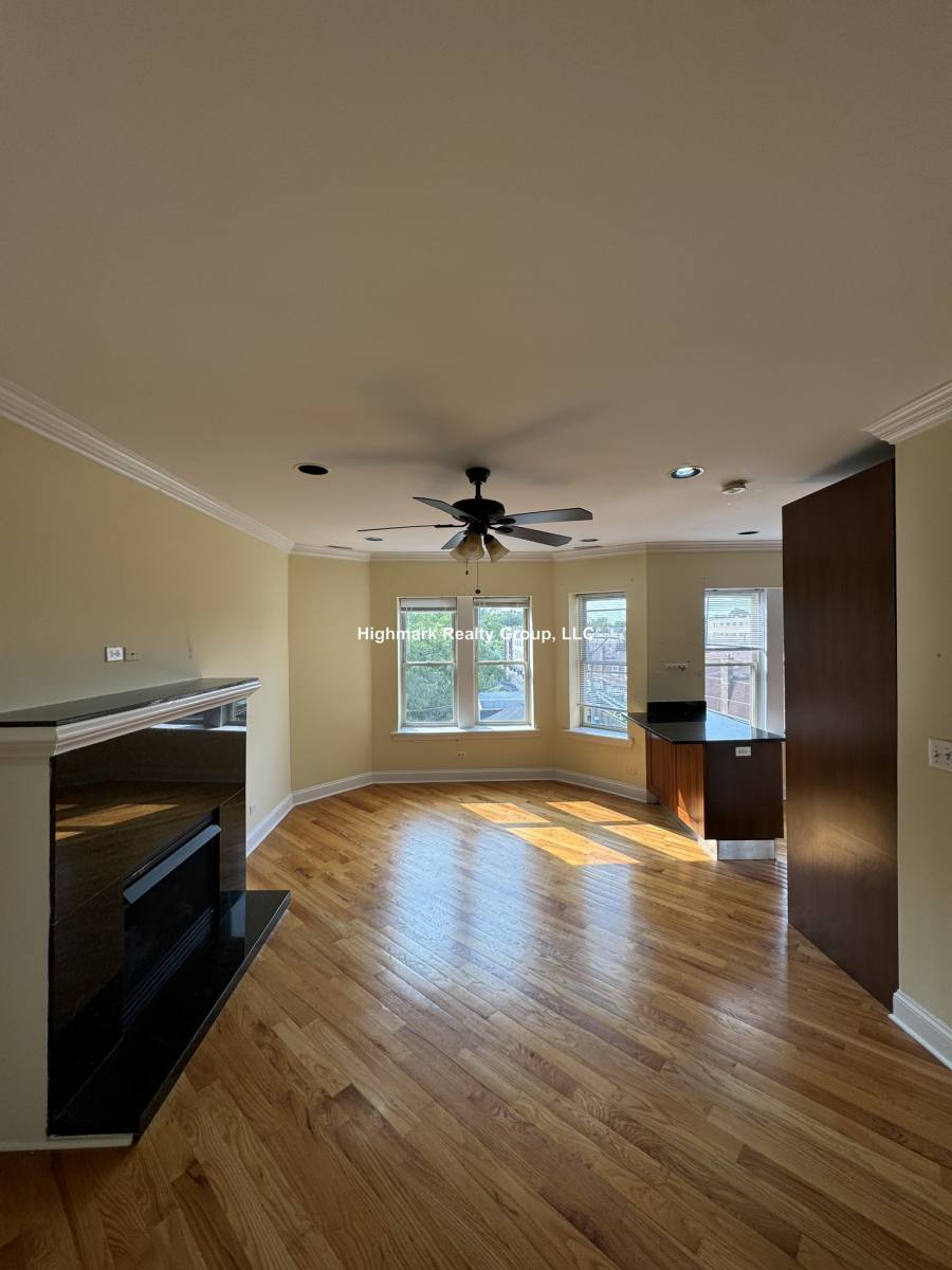 Condo for rent at 6935 N Oakley Ave #1T, Chicago, IL 60645