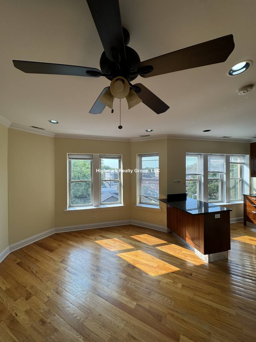 Condo for rent at 6935 N Oakley Ave #1T, Chicago, IL 60645