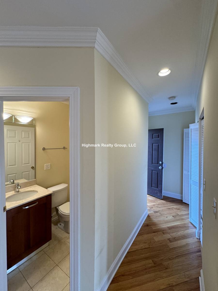 Condo for rent at 6935 N Oakley Ave #1T, Chicago, IL 60645
