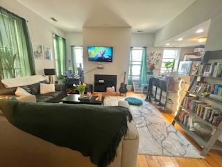 Apartment for rent at 3055 Sheffield #2C, Chicago, IL 60657