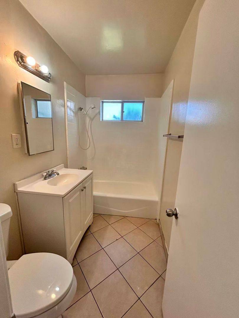 Apartment for rent at 7642 Vineland Ave, Sun Valley, CA 91352