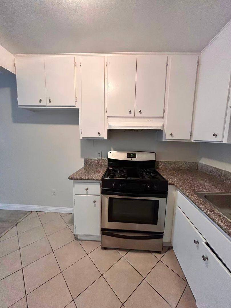 Apartment for rent at 7642 Vineland Ave, Sun Valley, CA 91352