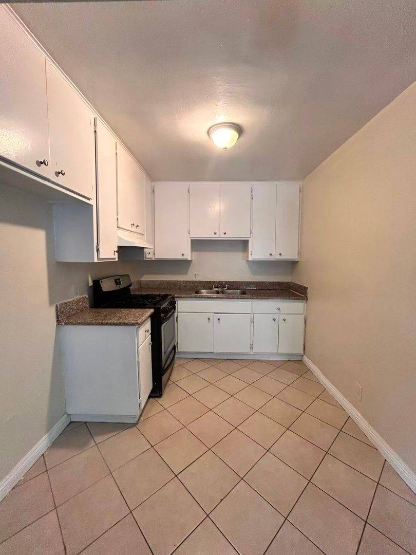 Apartment for rent at 7642 Vineland Ave, Sun Valley, CA 91352