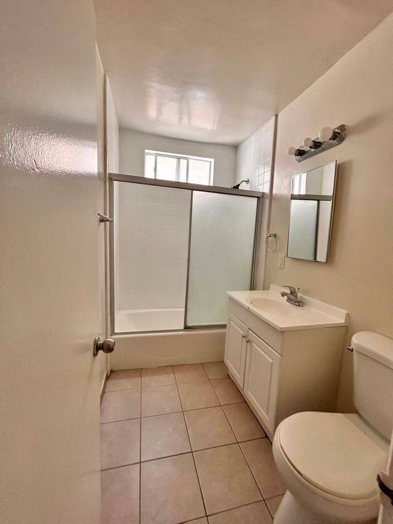 Apartment for rent at 7642 Vineland Ave, Sun Valley, CA 91352