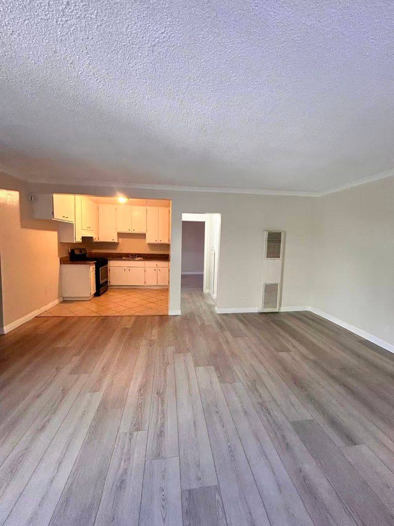 Apartment for rent at 7642 Vineland Ave, Sun Valley, CA 91352