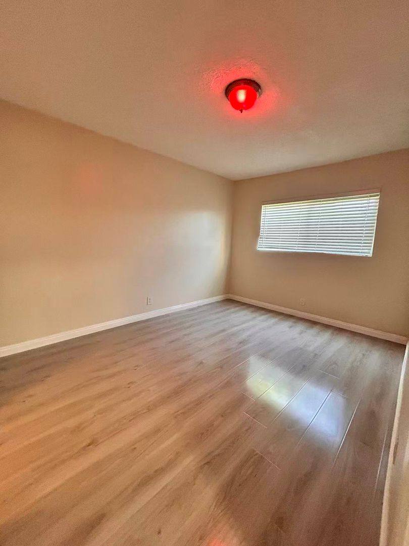 Apartment for rent at 7642 Vineland Ave, Sun Valley, CA 91352