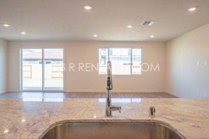 House for rent at 1912 Medford Ave, Manteca, CA 95337