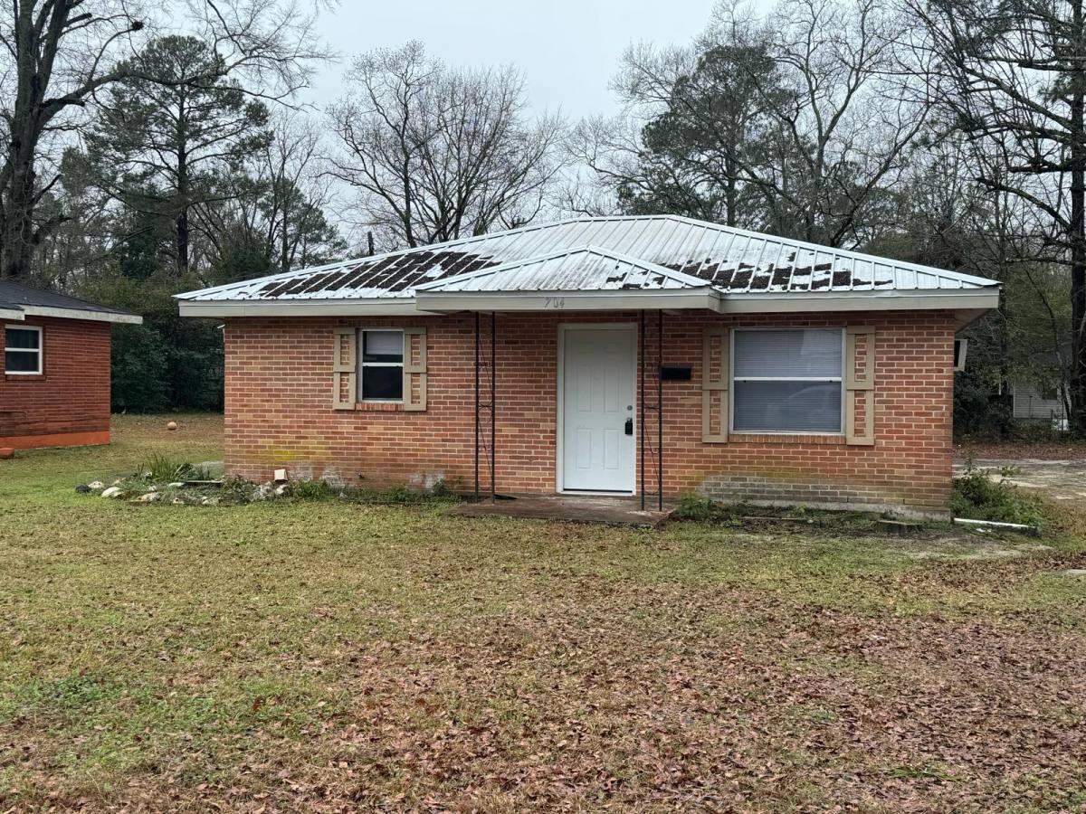 House for rent at 704 Langley Dr, Dothan, AL 36301