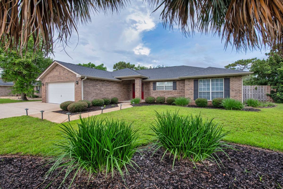 House for rent at 2081 Seagrape Dr, Navarre, FL 32566