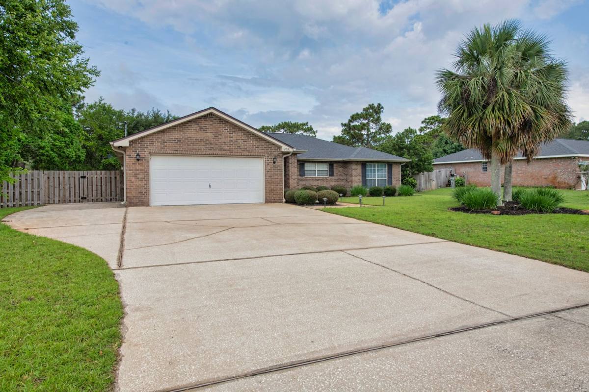 House for rent at 2081 Seagrape Dr, Navarre, FL 32566