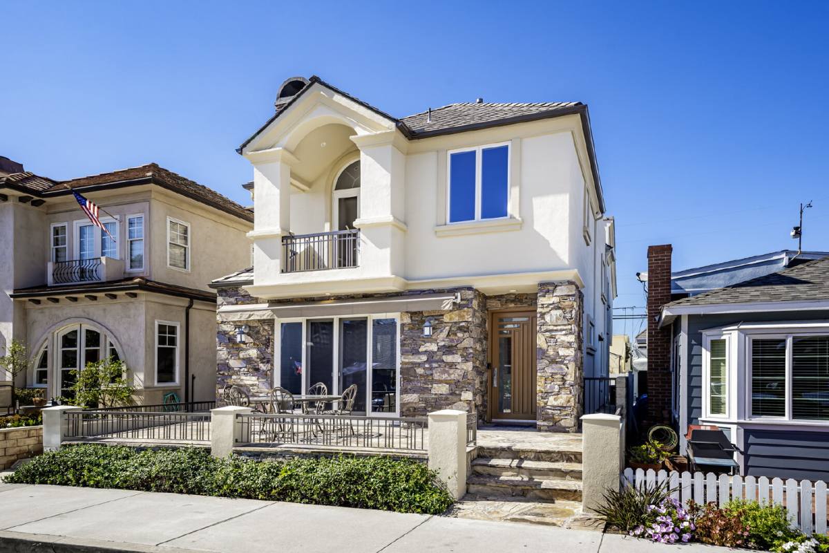 House for rent at 119 Opal Ave, Newport Beach, CA 92662