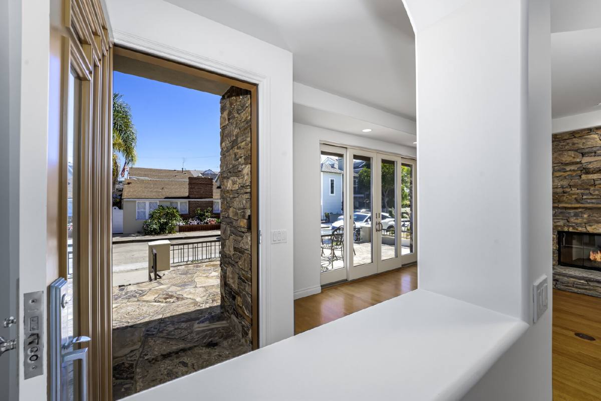 House for rent at 119 Opal Ave, Newport Beach, CA 92662
