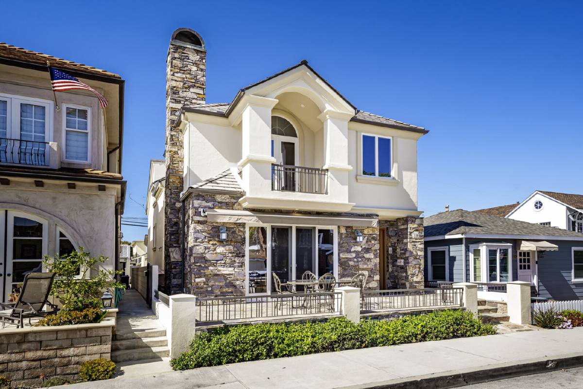 House for rent at 119 Opal Ave, Newport Beach, CA 92662