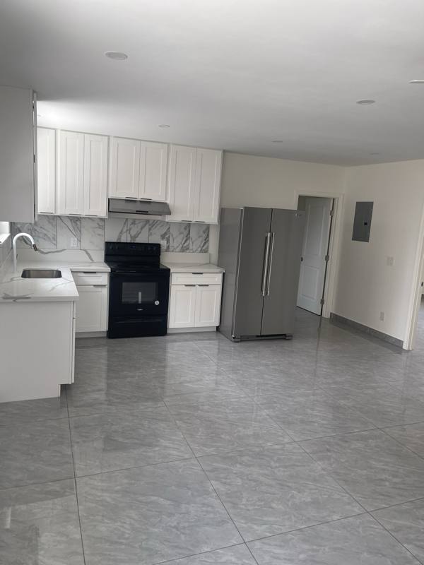 Apartment for rent at 918 8th Ave, Honolulu, HI 96816