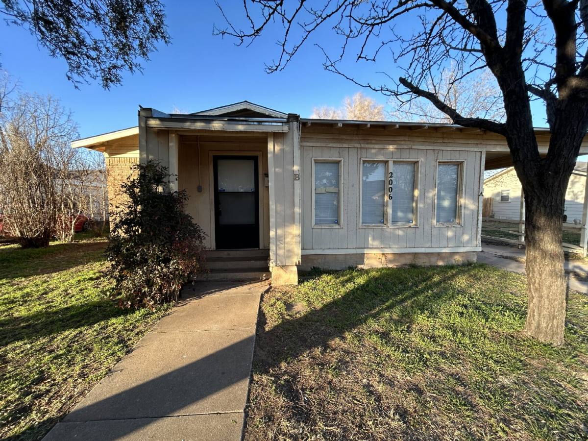 Townhouse for rent at 2006 28th St #B, Lubbock, TX 79411