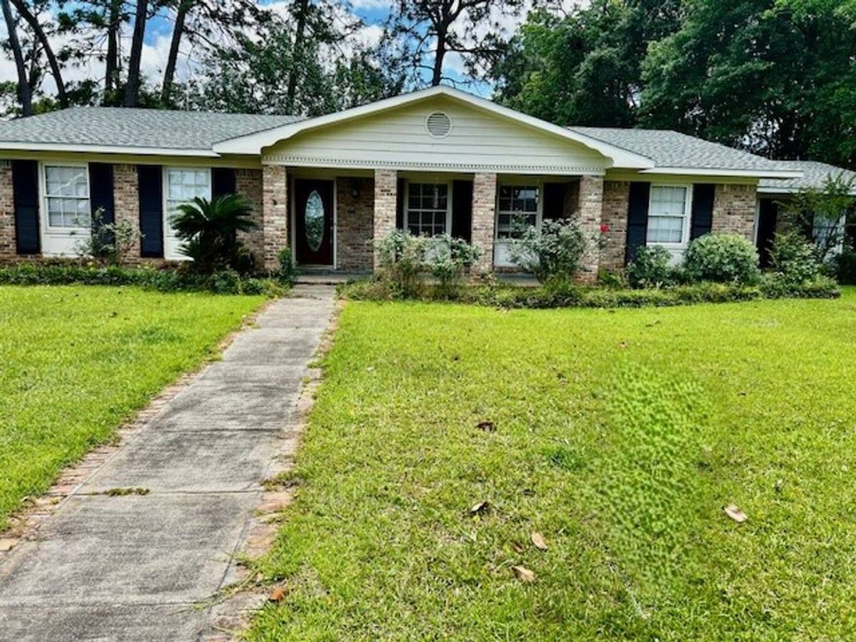 House for rent at 3813 St Andrews Loop N, Mobile, AL 36693