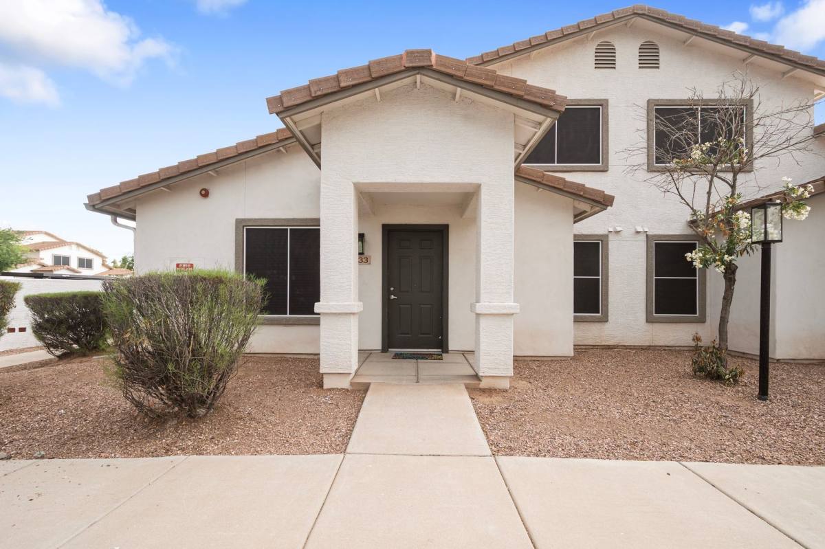 Townhouse for rent at 8930 W Monroe St, Peoria, AZ 85345