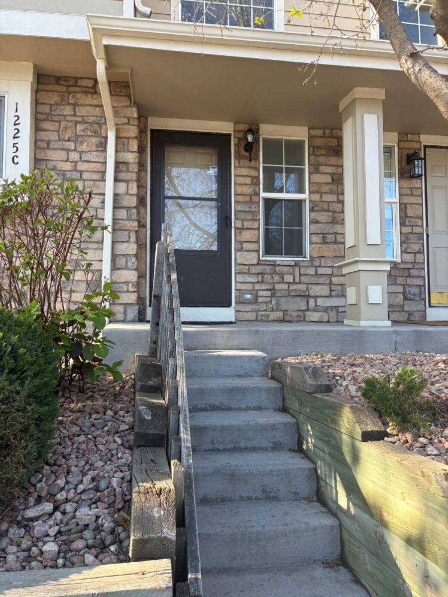 Townhouse for rent at 1225 S Zeno Circle #C, Aurora, CO 80017