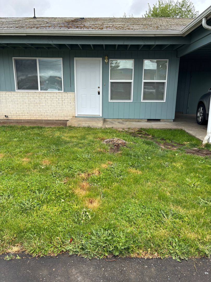 Apartment for rent at 1506-1508 Deborah Rd, Newberg, OR 97132