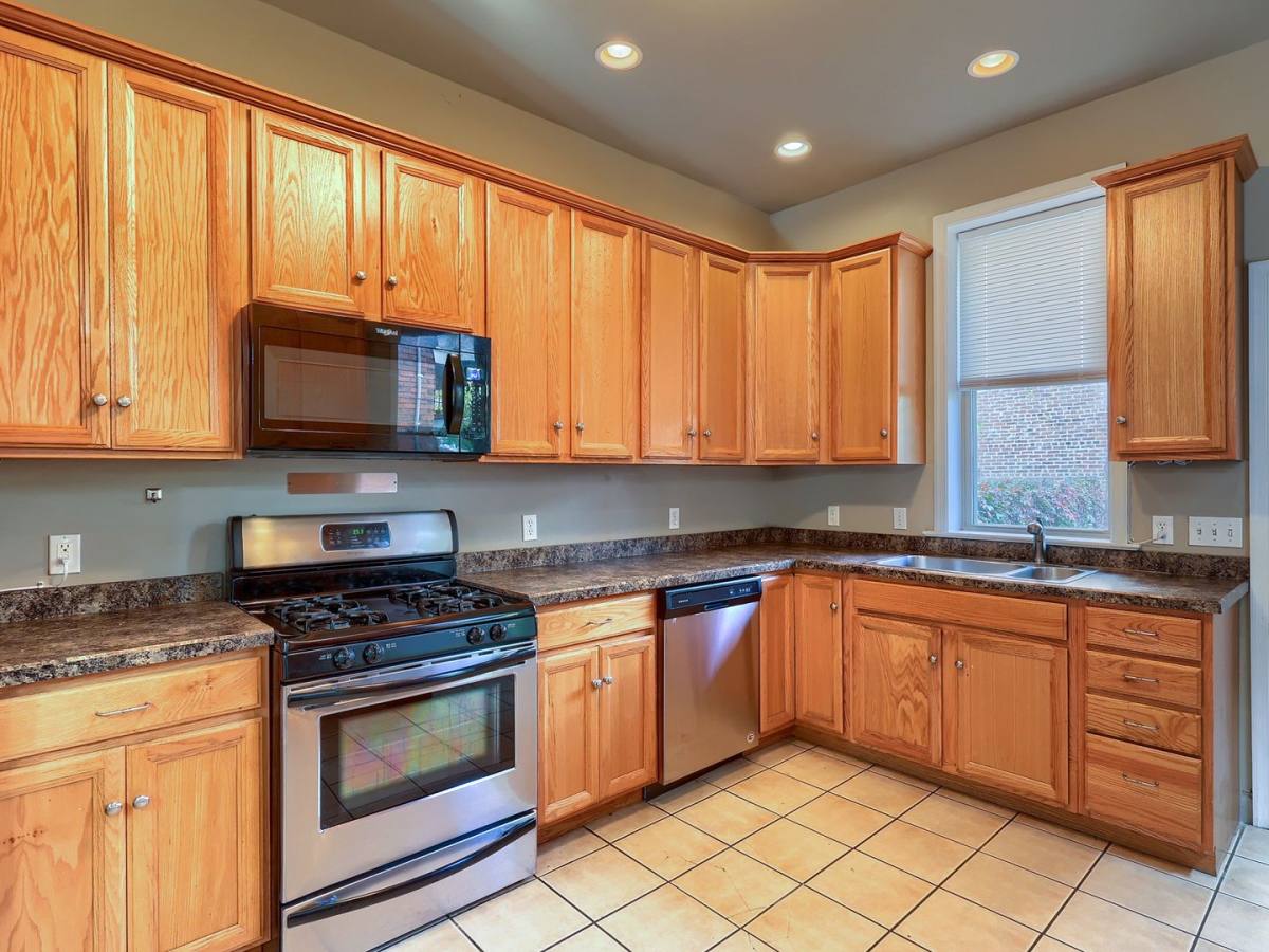 Townhouse for rent at 1917 Green St, Harrisburg, PA 17102