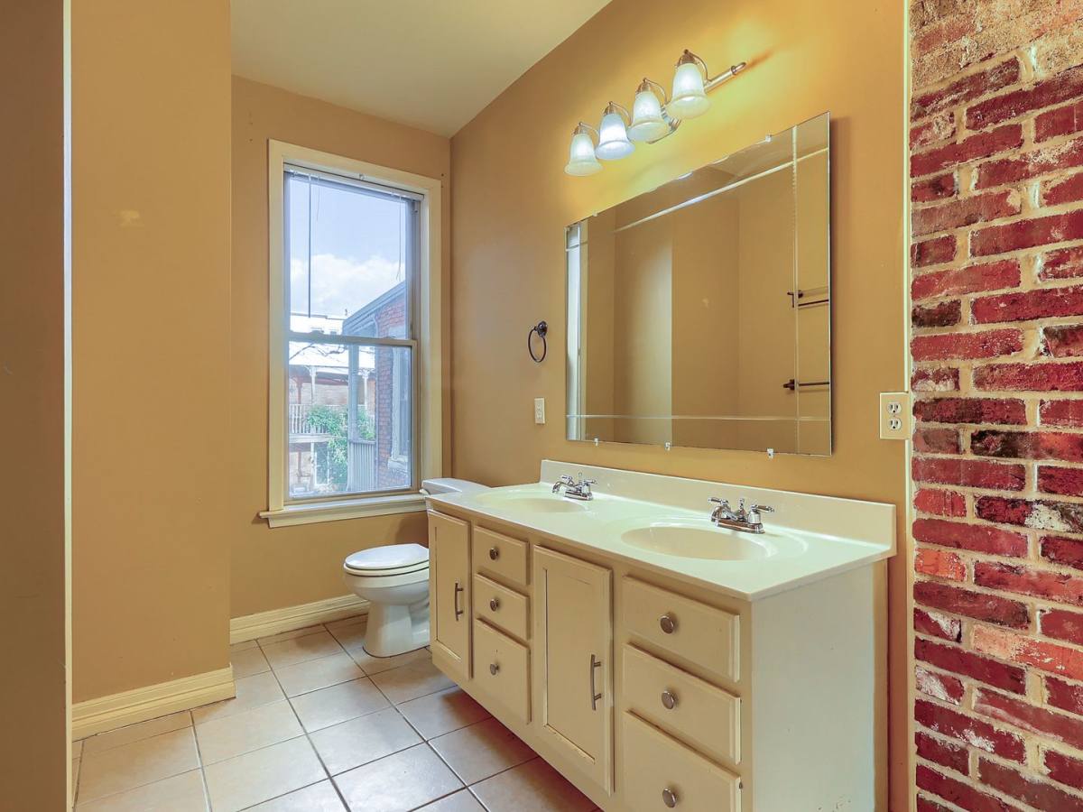 Townhouse for rent at 1917 Green St, Harrisburg, PA 17102