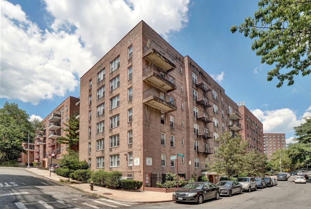 Apartment for rent at 3725 Blackstone Ave, Bronx, NY 10463