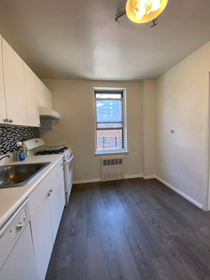 Apartment for rent at 3725 Blackstone Ave, Bronx, NY 10463