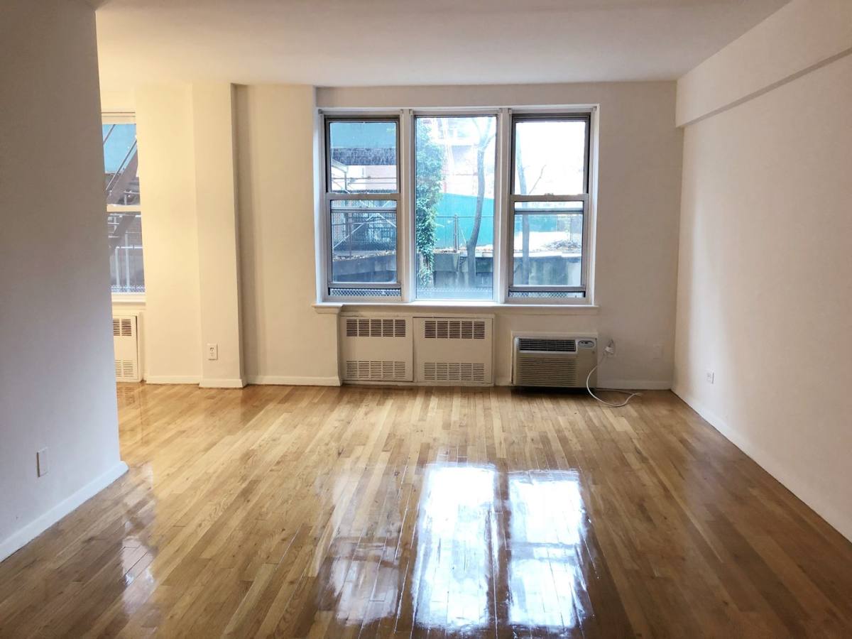 Apartment for rent at 3725 Blackstone Ave, Bronx, NY 10463