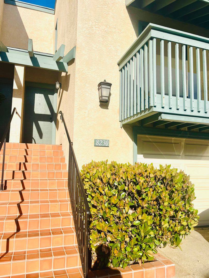 Townhouse for rent at 8230 Caminito Modena, La Jolla, CA 92037