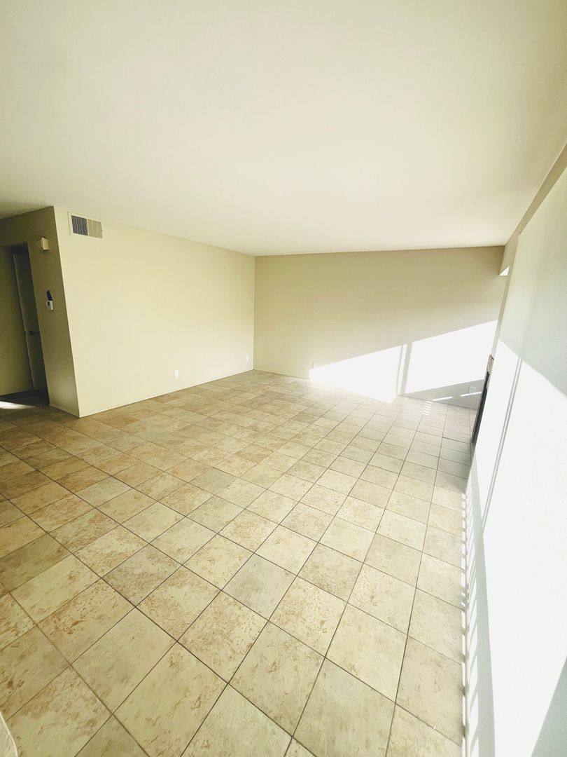 Townhouse for rent at 8230 Caminito Modena, La Jolla, CA 92037