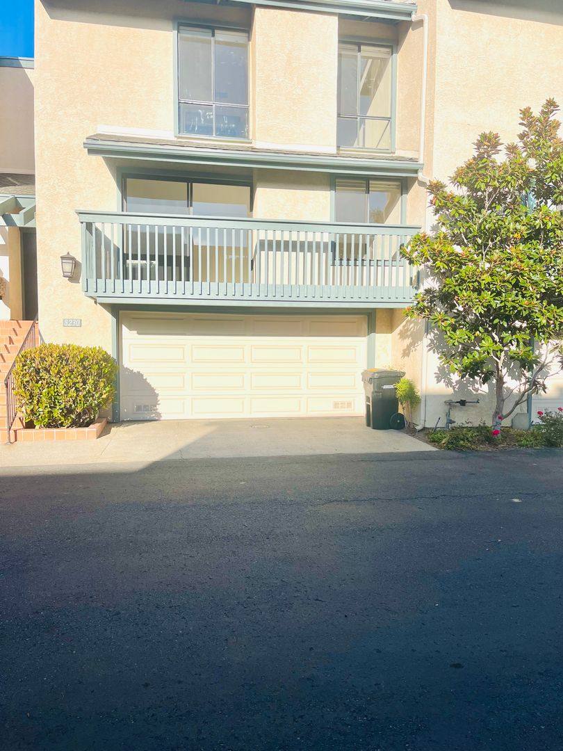 Townhouse for rent at 8230 Caminito Modena, La Jolla, CA 92037
