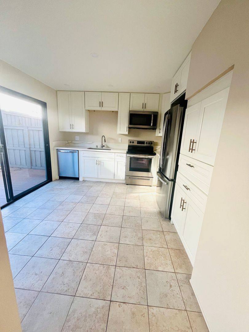Townhouse for rent at 8230 Caminito Modena, La Jolla, CA 92037
