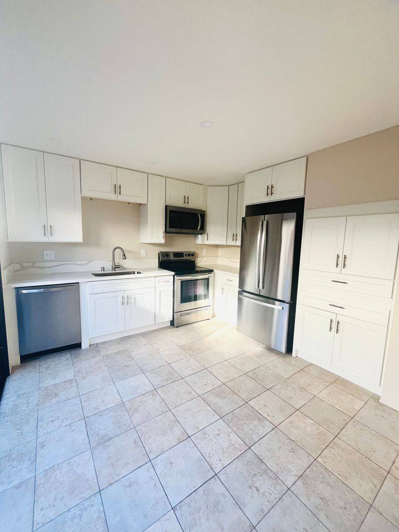 Townhouse for rent at 8230 Caminito Modena, La Jolla, CA 92037