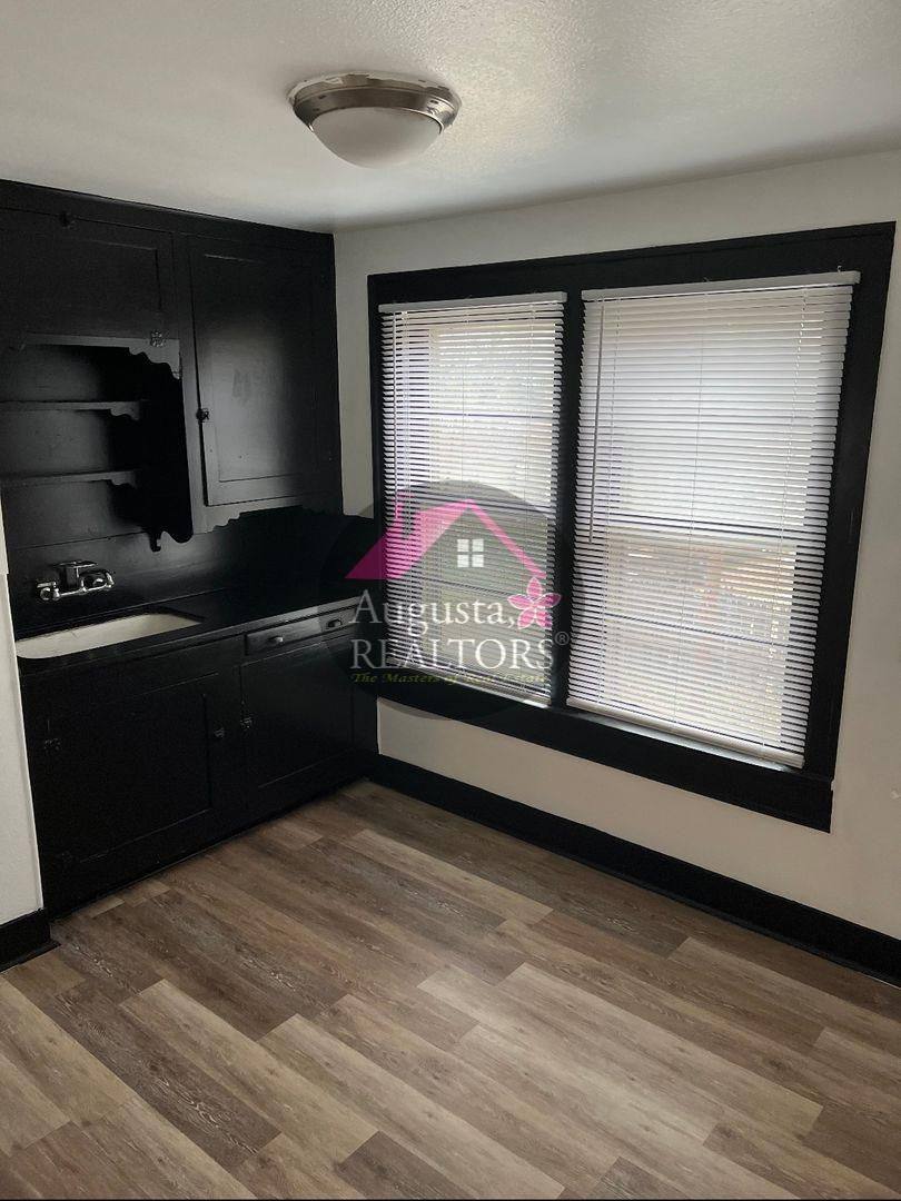 Apartment for rent at 1209 Bawcom, Sweetwater, TX 79556