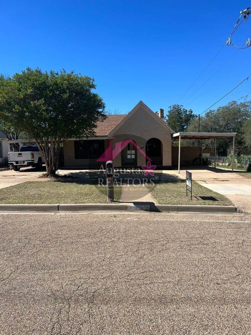 Apartment for rent at 1209 Bawcom, Sweetwater, TX 79556